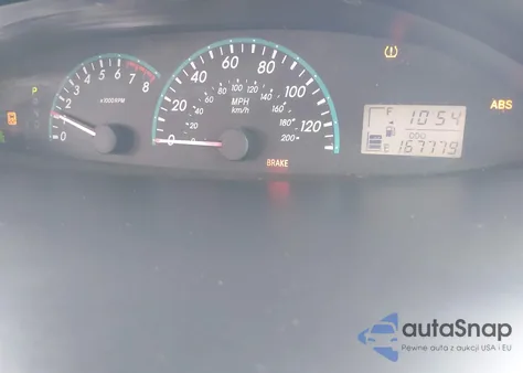 2010 Toyota Yaris z USA, uszkodzony, nr VIN JTDBT4K36A1378835